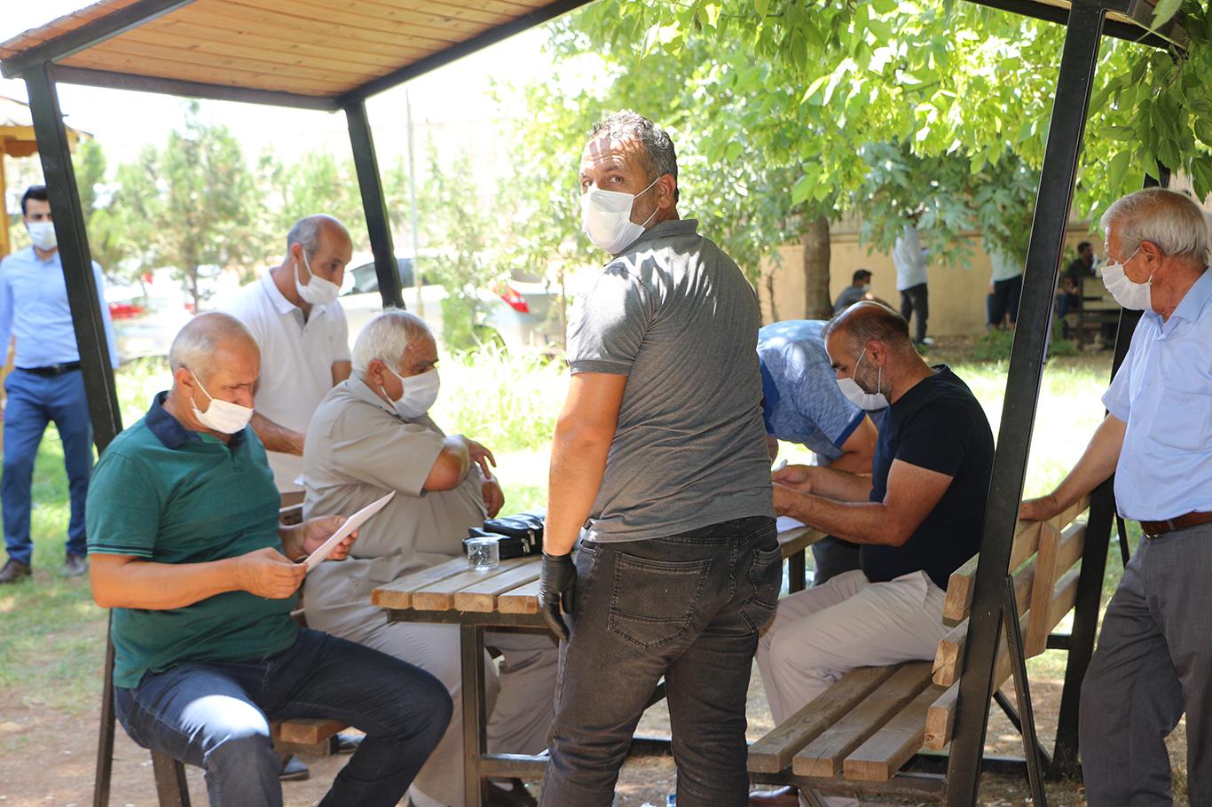 Elektriği kesilen Mardinli çiftçiler, DEDAŞ hakkında suç duyurusunda bulundu